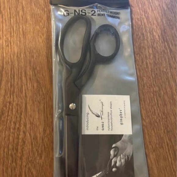 Gingher Featherweight Bent Trimmers for Fabric - Picture 1 of 4